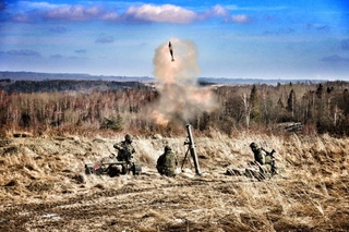 120mm mina má dostřel až 8000 metrů