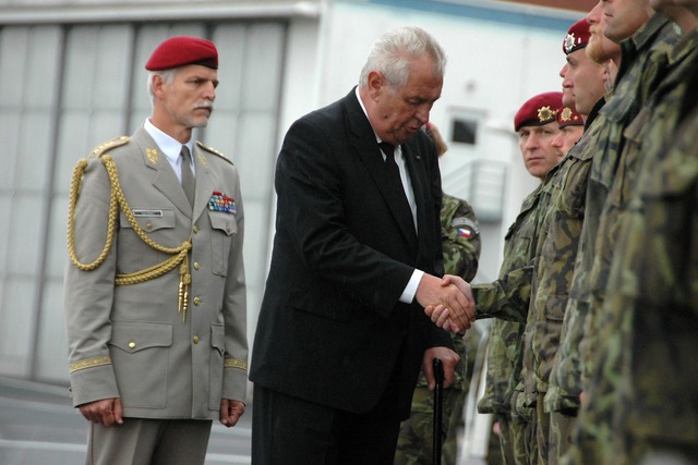 Pozůstalým i kolegům vojáků kondoloval prezident republiky Miloš Zeman (v doprovodu náčelníka Generálního štábu AČR armádního generála Petra Pavla)