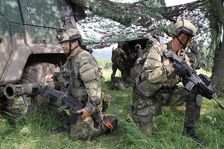 Paragáni z Chrudimi jsou dnes v nepřetržitém nasazení už 96 hodin