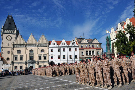 Každý příslušník 9. jednotky PRT obdržel za službu v v afghánské misi medaili ministra obrany
