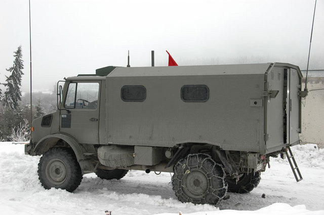 Z tohoto Mercedesu řídili navádění letounů českých vzdušných sil belgičtí návodčí