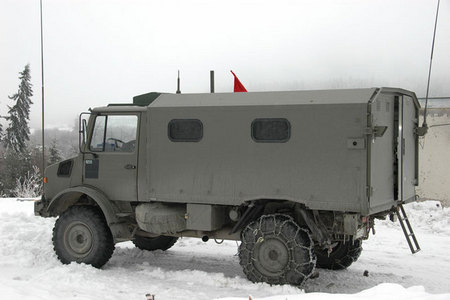 Z tohoto Mercedesu řídili navádění letounů českých vzdušných sil belgičtí návodčí