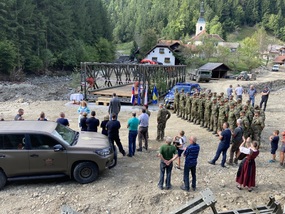 Čeští ženisté postavili v poničeném Slovinsku tři provizorní mosty