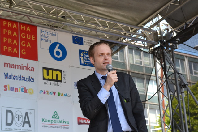 Za resort obrany všechny návštěvníky Bambiriády jménem ministra obrany přivítal náměstek MO Jakub Kulhánek
