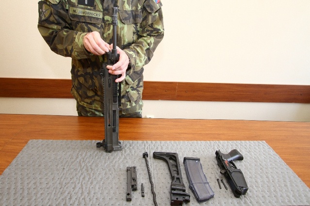 Pootočení plynové trubice do demontážní polohy