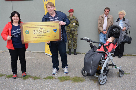 Vojáci 102. praporu uspořádali charitativní desetiboj pro postiženou Verunku