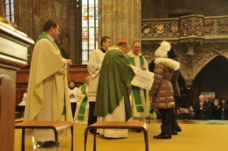  Předání šeku v hodnotě 500 tisíc určeného FN v Plzni pro výzkum Crohnovy nemoci