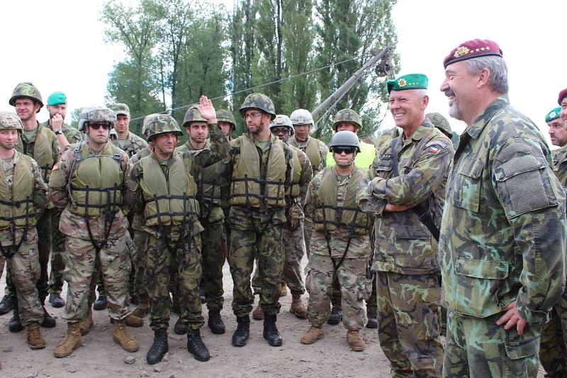 Soustředěného výcviku pontonové roty 151. ženijního praporu se zúčastnil i náčelník Generálního štábu arm. gen. Aleš Opata