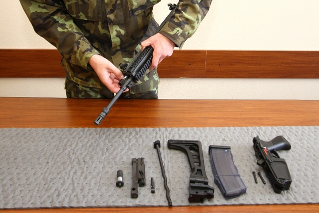 Vyjmutí sestavy plynového pístu I.