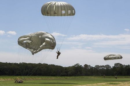 Chrudimští výsadkáři se zúčastnili mezinárodní soutěže Leapfest 2016