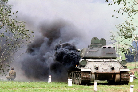 Hořící tank během historické ukázky