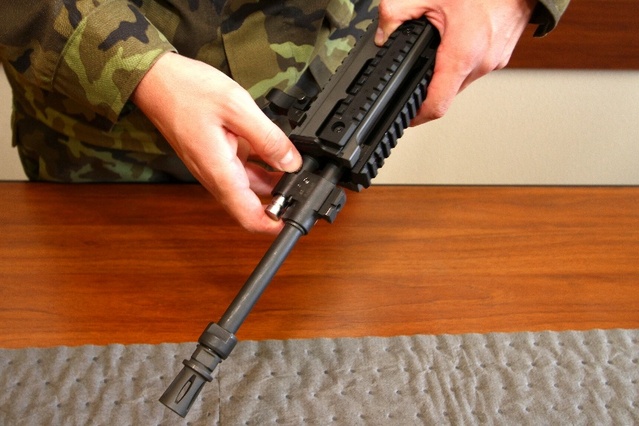 Vyjmutí sestavy plynového pístu II.