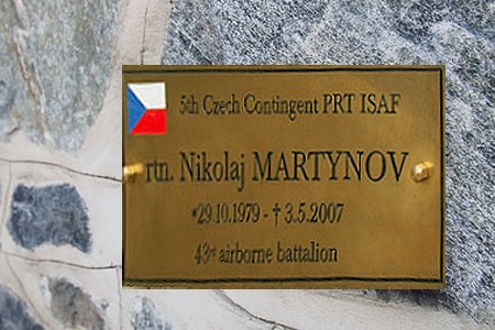 V Lese vzpomínek v Postupimi se nachází také jméno českého vojáka