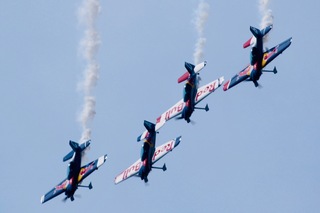 Vystoupení akrobatické skupiny Flying Bulls