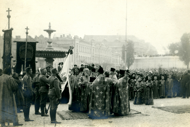  Svěcení praporu České družiny na Sofijském náměstí v Kyjevě