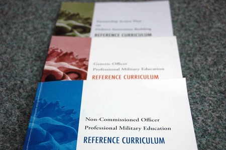 Alianční příručku ke vzdělávání budou moci použít i vojáci v Africe