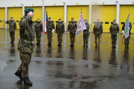 Opavská posádka si připomněla Den ozbrojených sil