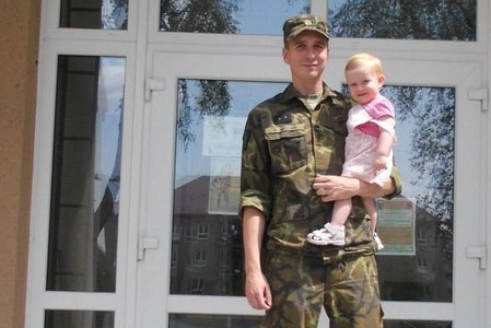 Když je voják v misi, nabízí rodině pomoc armáda