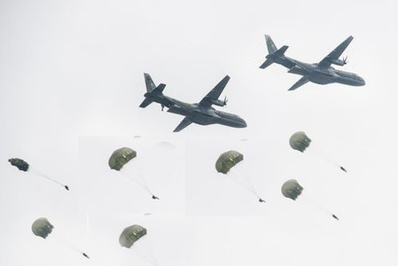 Vojáci 4. brigády zahájili výsadkovou bojovou operaci Moonrider