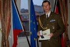  Čestný kříž za zvláštní zásluhy o Bundeswehr propůjčila pplk. Jozefu Podobovi ministryně obrany SRN Ursula von der Leyenová
