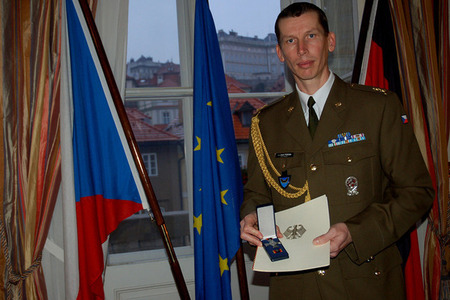 Důstojník 53. pluku obdržel čestný kříž Bundeswehru