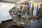 Plukovník Kopecký (vpravo) bude velitelem celého mezinárodního úkolového uskupení. Na snímku je na svém hlavním místě velení při cvičení ANAKONDA 14
