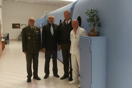 Generál Bečvář ocenil odbornost Ústavu leteckého zdravotnictví 