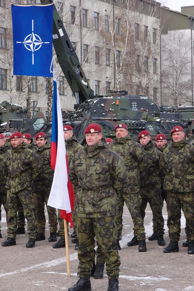 Pod vlajkou NATO