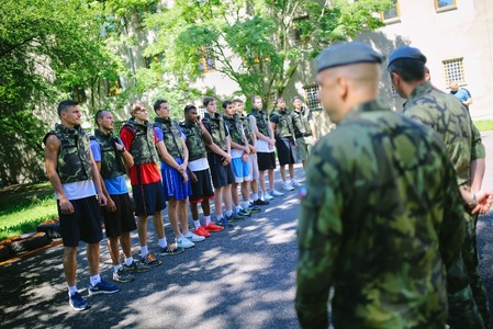 Zahajovací nástup hráčů z BK Pardubice u 14. pluku logistické podpory Pardubice, celkově se zúčastnilo výcviku 11 členů BK Pardubice