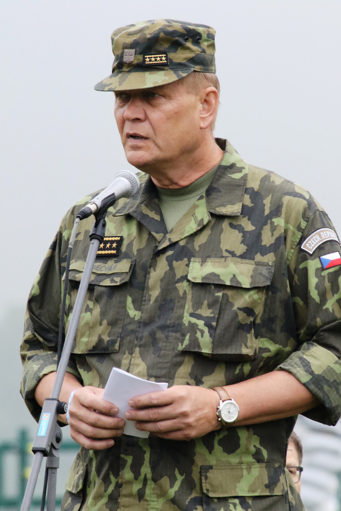 Generál Bečvář během svého projevu