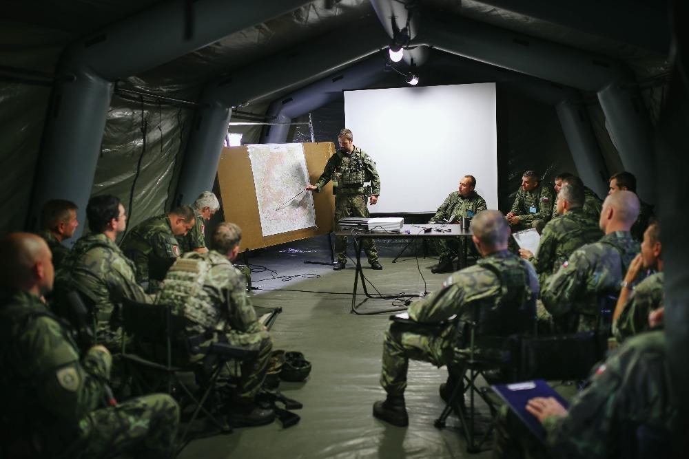 Součástí cvičení byly jednotlivé rozehry, těm vždy předcházel krátký briefing
