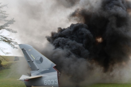 V Čáslavi havaroval letoun, pilot se stihnul katapultovat. Naštěstí šlo jen o cvičení