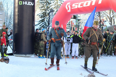 V Krkonoších odstartoval zimní přírodní víceboj Krkomen 2017