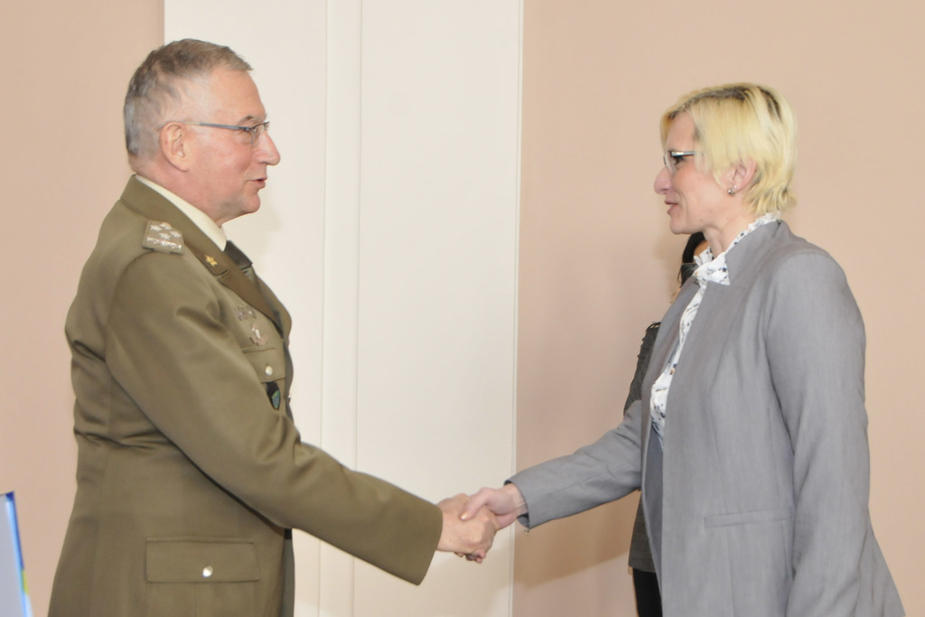 Minister of Defence Karla Slechtova welcoming General Claudio Graziano