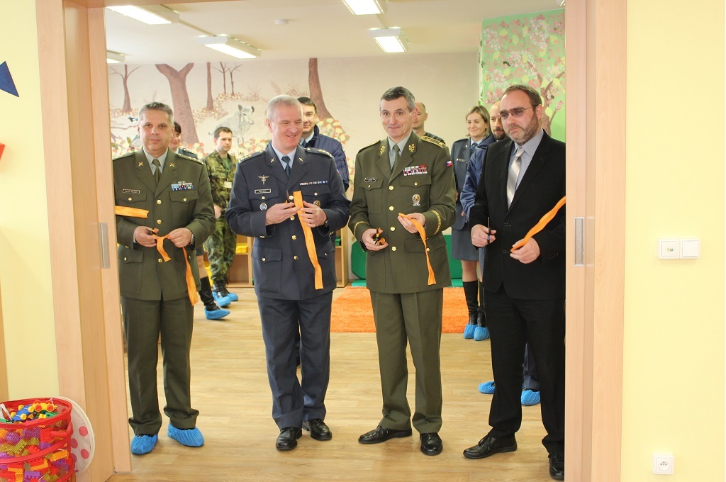  Už je to rok a týden, co byla přestřižena páska a tím byl symbolicky zahájen provoz dětské skupiny s názvem Ptáčata v posádce Brandýs nad Labem - Stará Boleslav