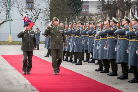 Generál Bečvář jednal se slovenským protějškem generálem Maximem 