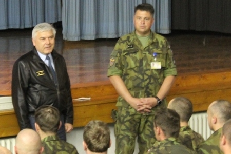 Jsem rád, že dokážete posílit armádu, řekl v Čáslavi na Hradbě generálmajor Šebesta
