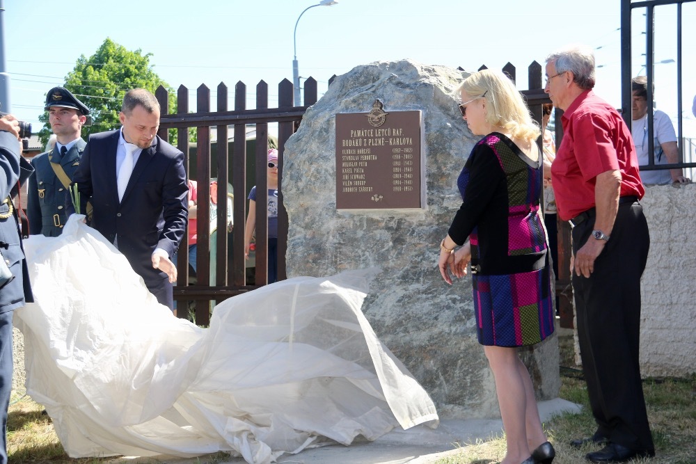 Odhalení památníku