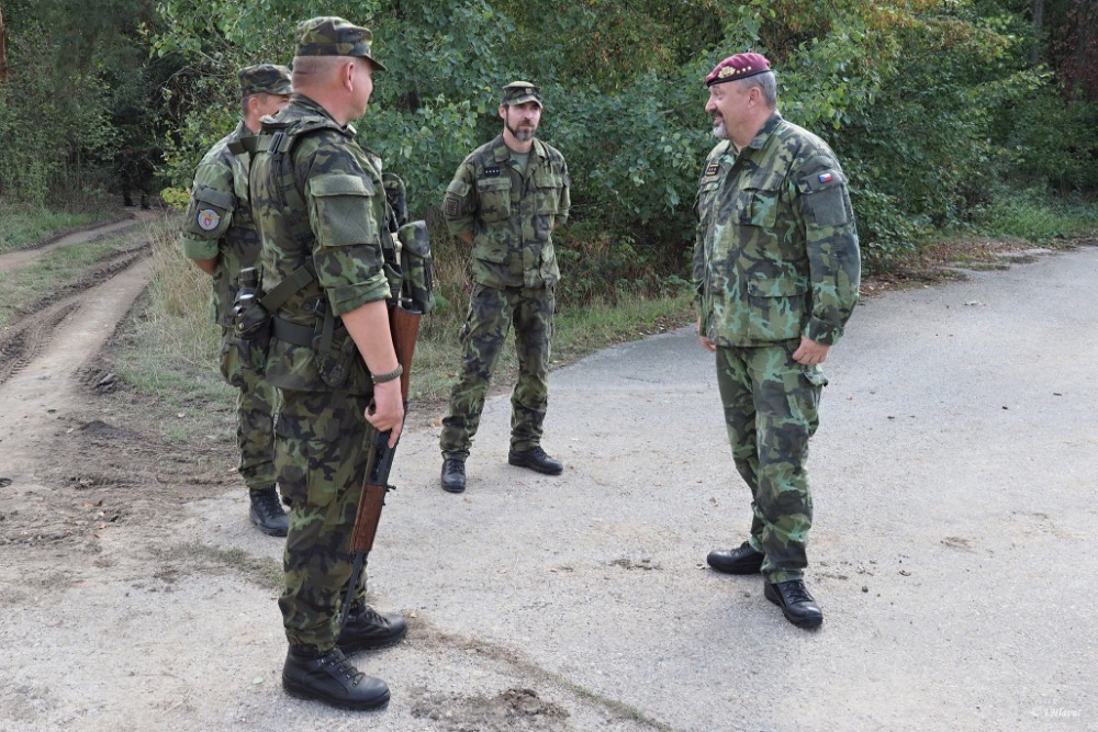 Náčelník Generálního štábu AČR generálporučík Aleš Opata se na cvičení Ample Strike setkal se záložníky