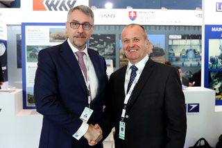 Defence Minister to support Czech defence industry in the UAE and India 