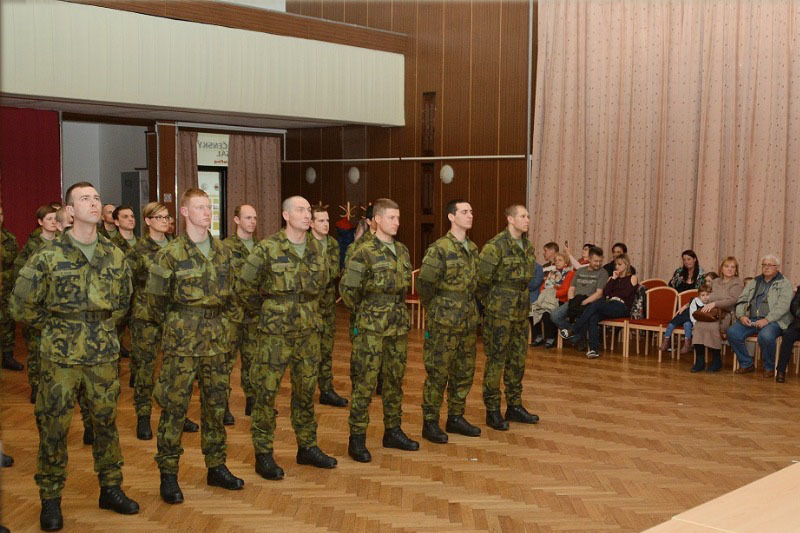  Absolventy přijeli podpořit jejich nejbližší