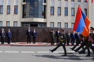 Welcome ceremony in front of the Ministry of Defence in Yerevan