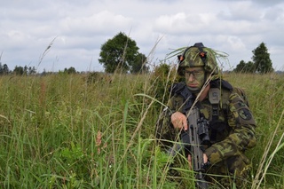  Senzory simulátoru jsou na přilbě i taktické vestě, na rameni řídící jednotka a GPS, na zbrani je laser.