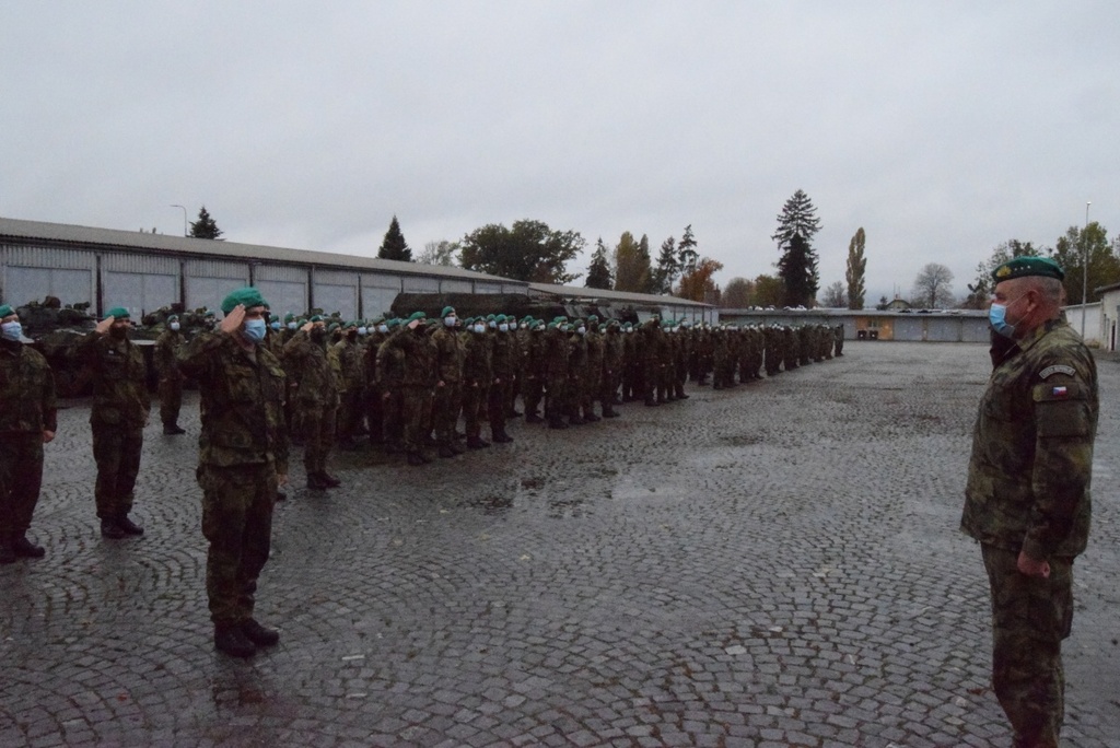 Před odjezdem se s vojáky rozloučil operační velitel generál Kopecký