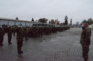  Před odjezdem se s vojáky rozloučil operační velitel generál Kopecký