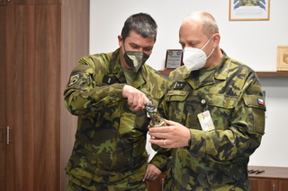 Rotmistr Roman Fittl s velitelem 152. ženijního praporu pplk. Tomášem Hurtou