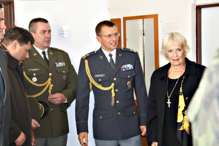 Ve znaku máte podané ruce jako symbol přátelství a spolupráce, připomněl bývalý velitel