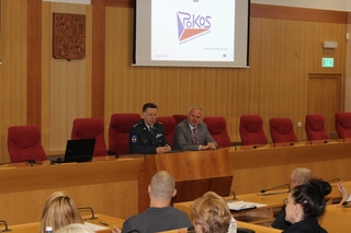 Školení zahájil náměstek hejtmana Moravskoslezského kraje Stanislav Folwarczny společně s ředitelem Krajského vojenského velitelství Ostrava plukovníkem Jaroslavem Medkem 