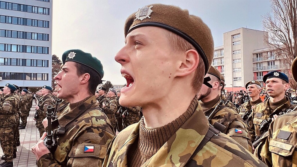 Ve Vyškově složilo slavnostní vojenskou přísahu přes 200 nových rekrutů 