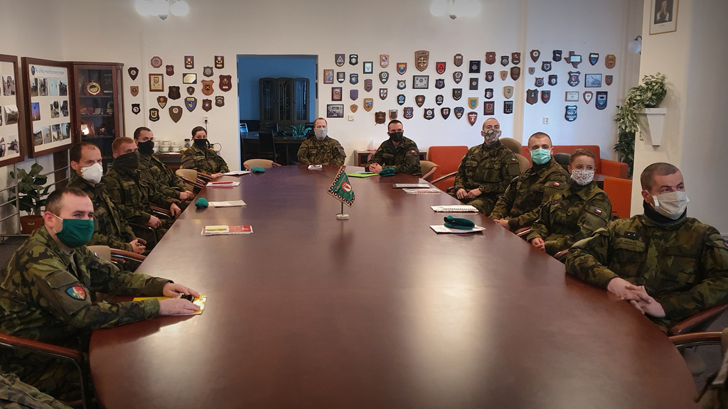 Na nejvyšším stupni u 7. mechanizované brigády desítku nových příslušníků osobně přivítal její velitel, plukovník Petr Svoboda spolu s vrchním praporčíkem Alešem Machálkou.